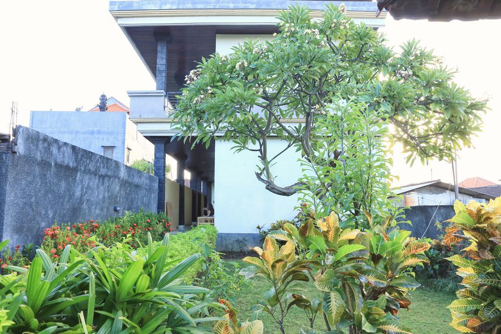 Reddoorz @ Mataram Kuta 3 Hotel Exterior foto